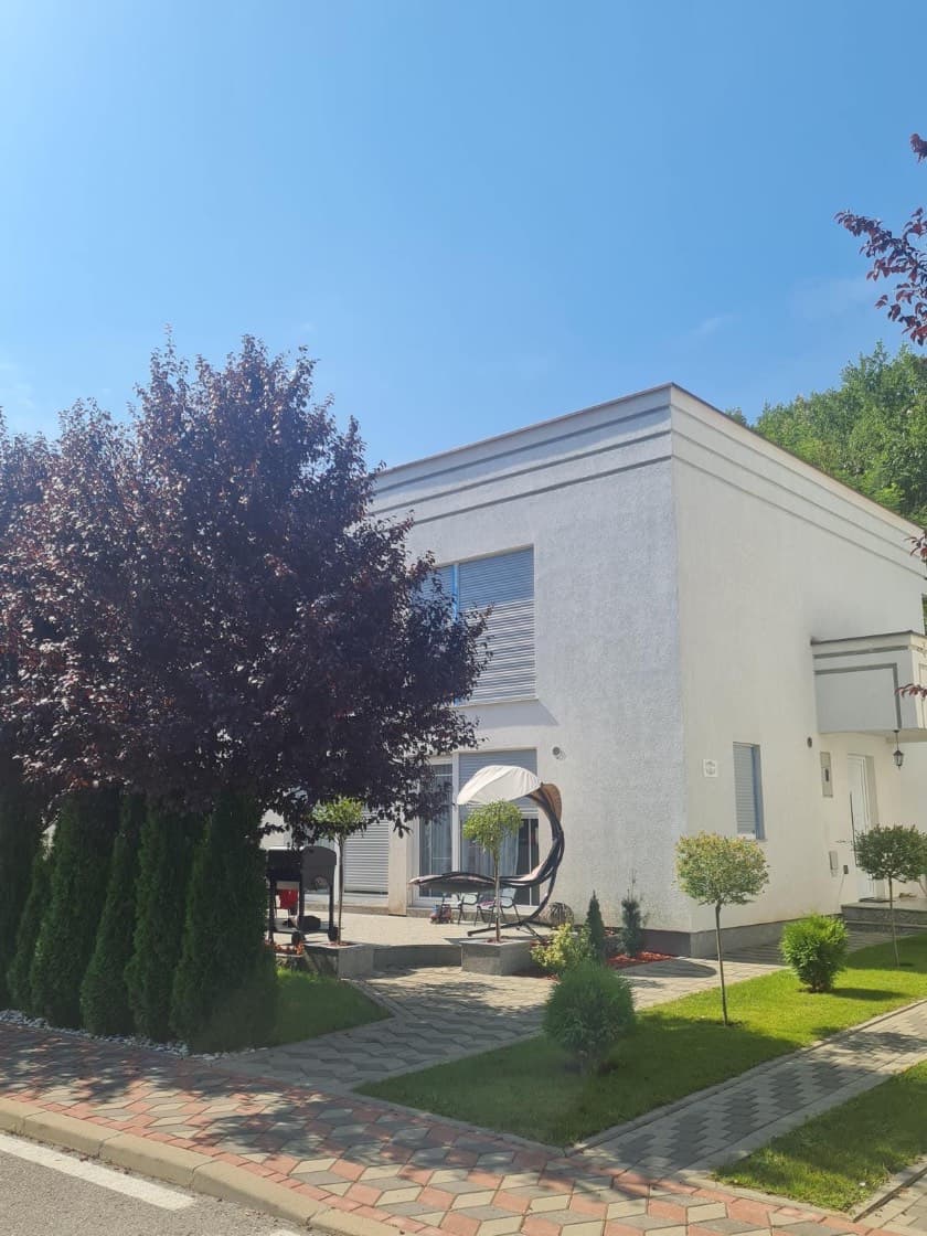 Banesë 25m² me QIRA miniaturë 12